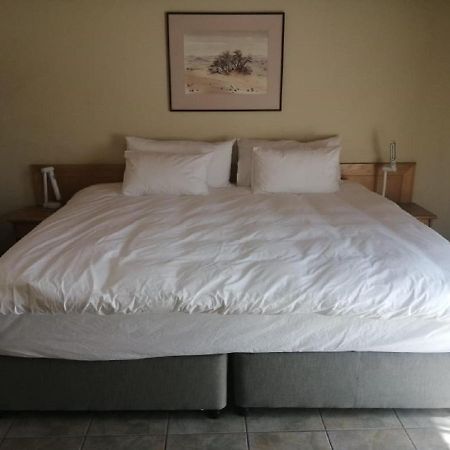 Hotel Pension Palmquell Klein Windhoek Bagian luar foto