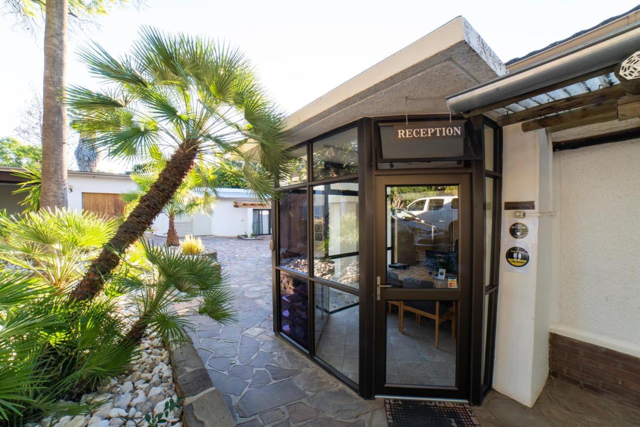 Hotel Pension Palmquell Klein Windhoek Bagian luar foto