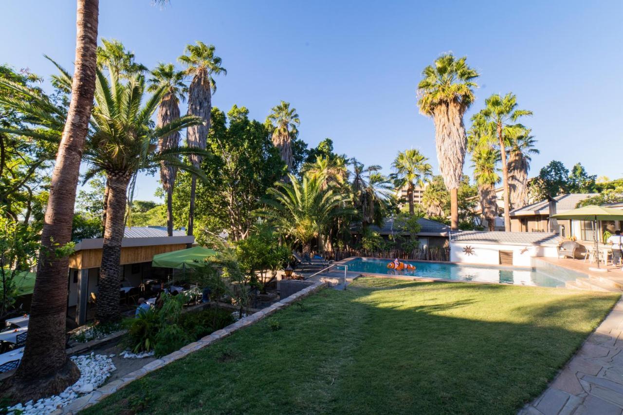 Hotel Pension Palmquell Klein Windhoek Bagian luar foto