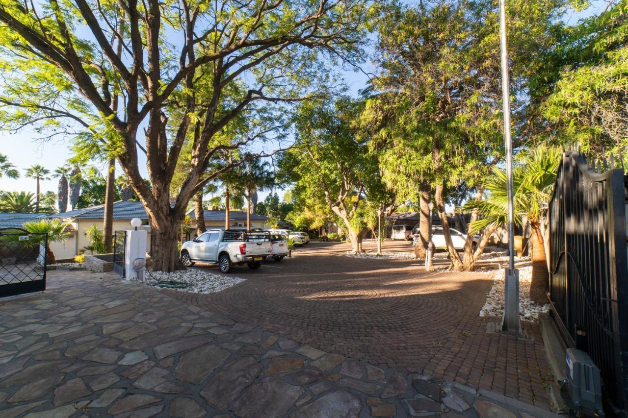 Hotel Pension Palmquell Klein Windhoek Bagian luar foto