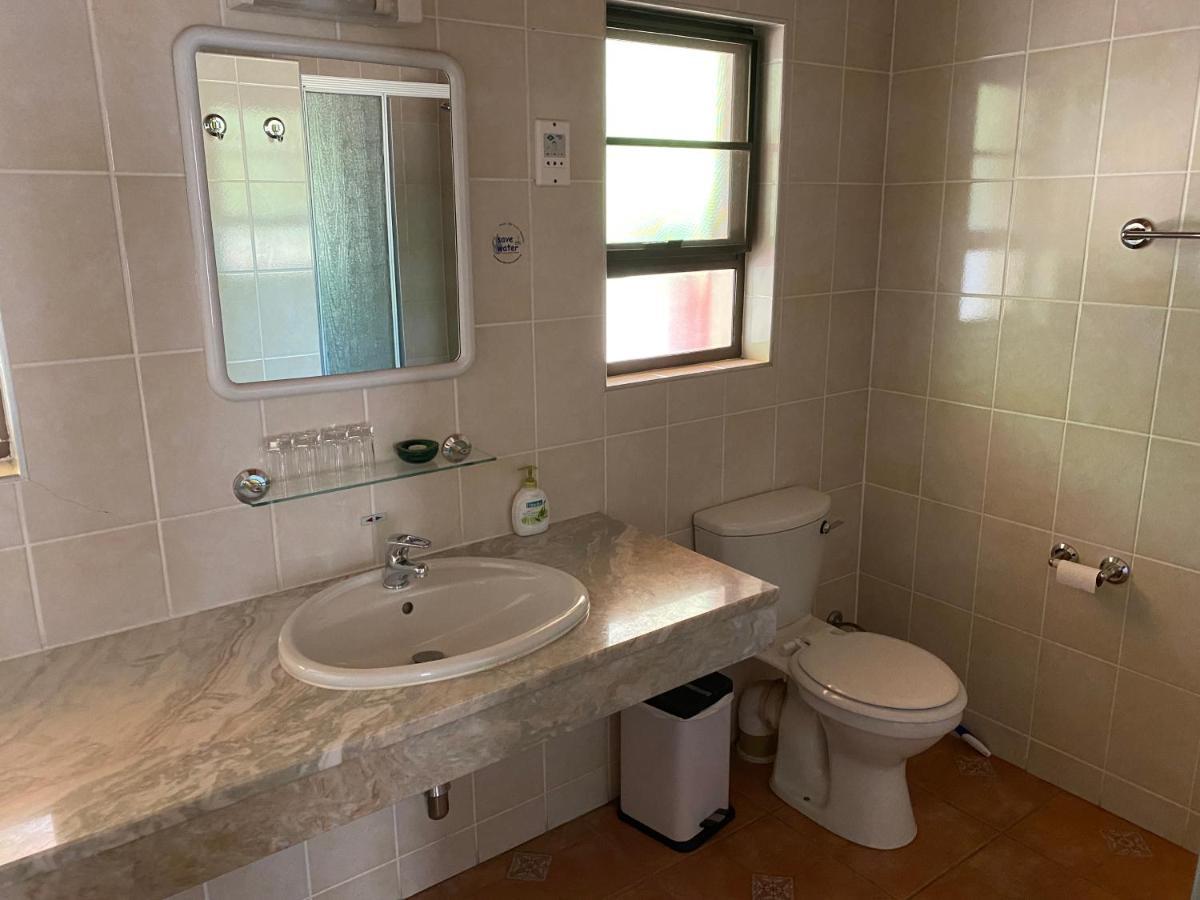 Hotel Pension Palmquell Klein Windhoek Bagian luar foto
