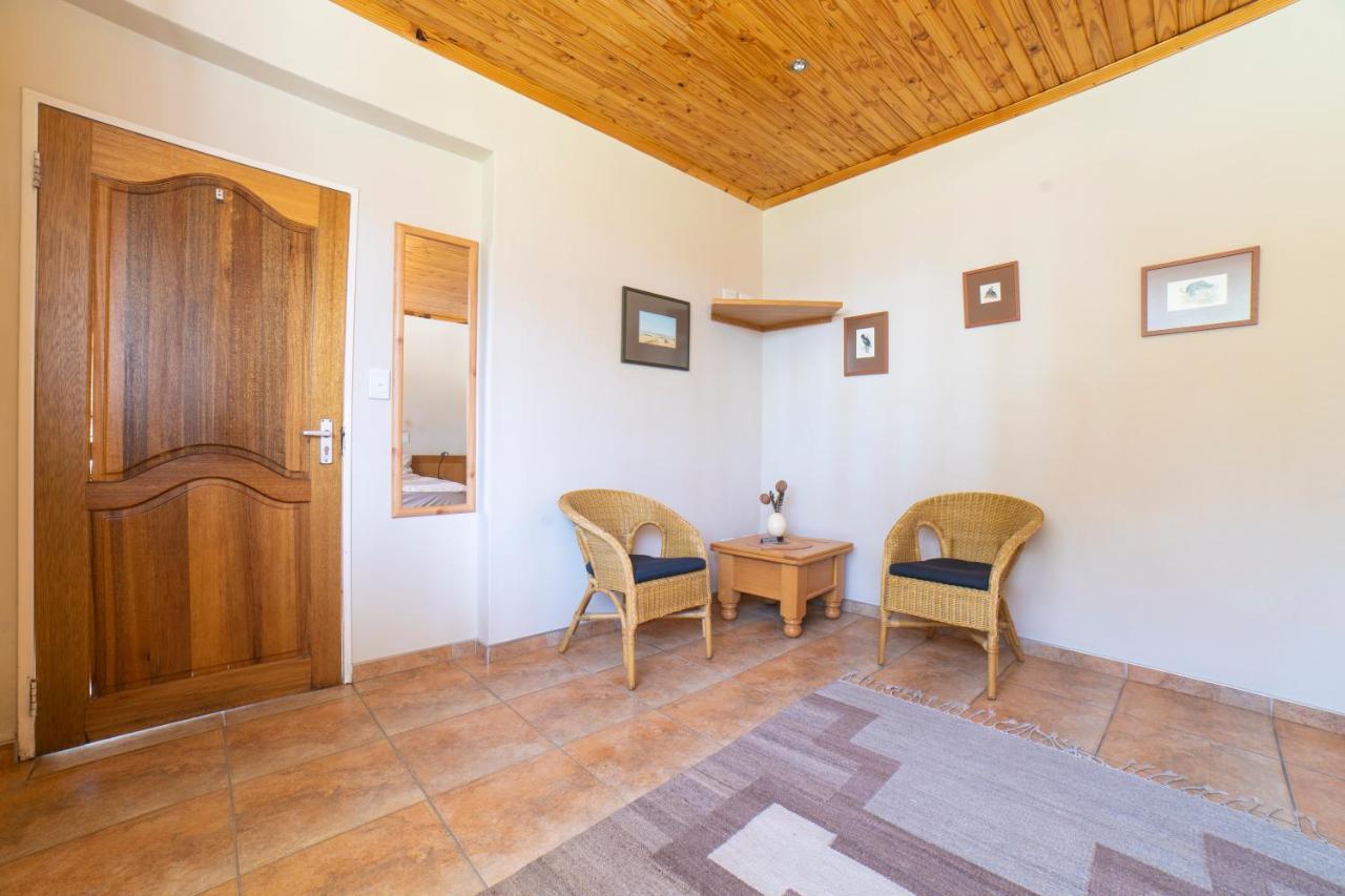 Hotel Pension Palmquell Klein Windhoek Bagian luar foto