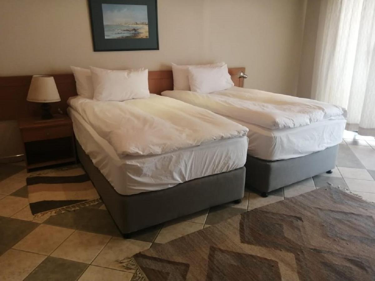Hotel Pension Palmquell Klein Windhoek Bagian luar foto