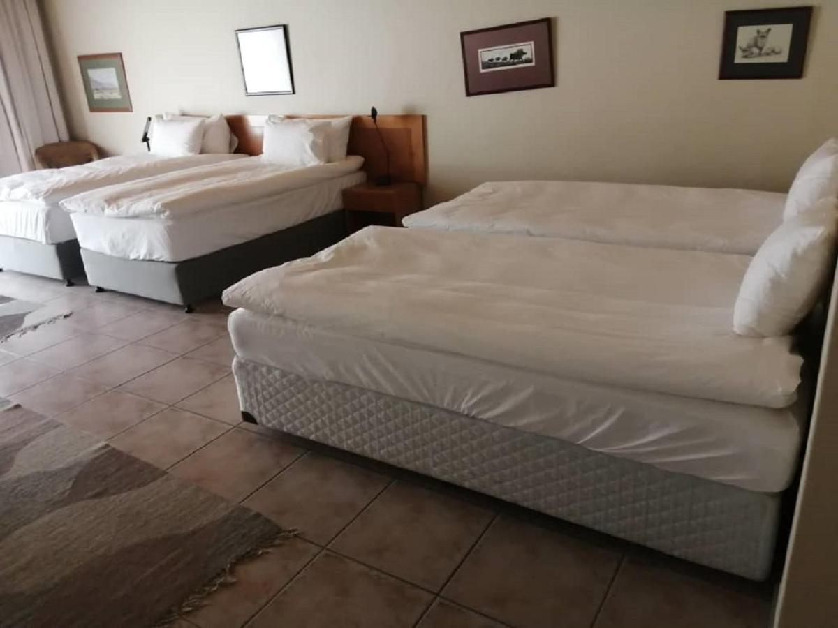 Hotel Pension Palmquell Klein Windhoek Bagian luar foto